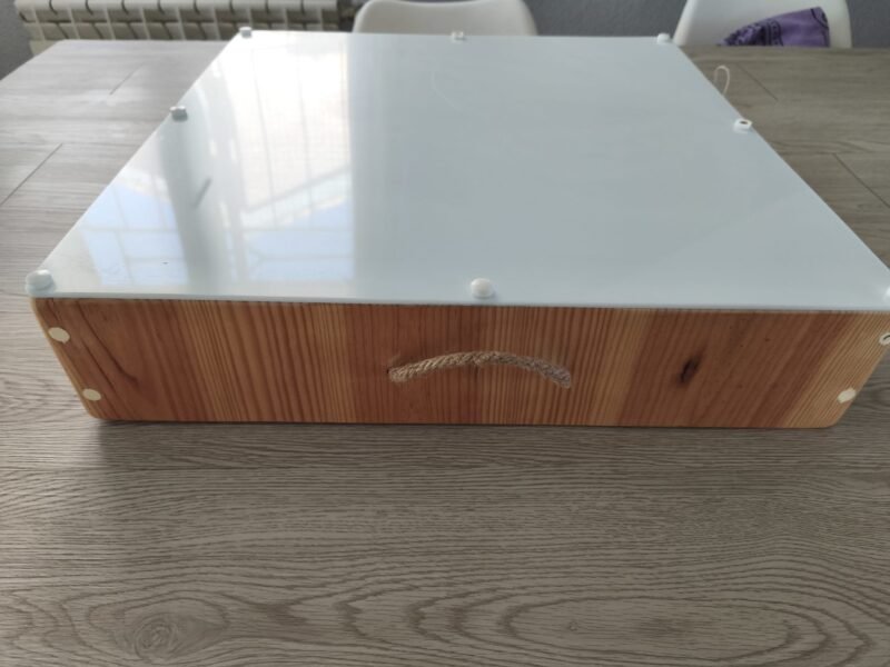 Mesa de luz sensorial 50x50 con mando (hecha a mano)