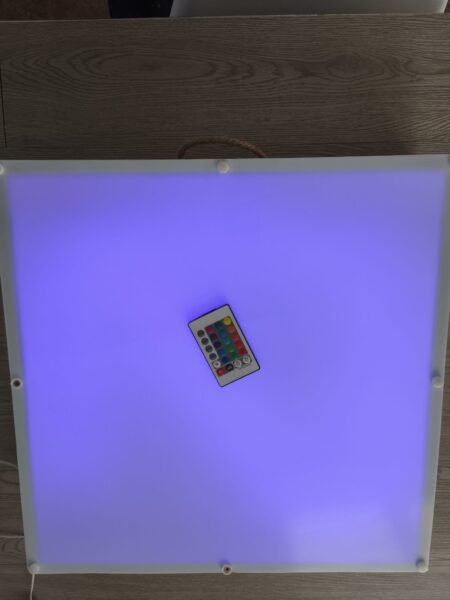 Mesa de luz sensorial 50x50 con mando (hecha a mano)