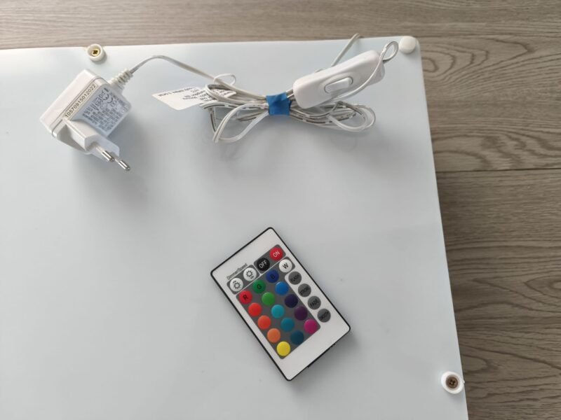 Mesa de luz sensorial 50x50 con mando (hecha a mano)