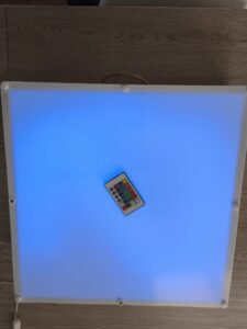 Mesa de luz sensorial 50x50 con mando (hecha a mano)
