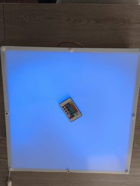 Mesa de luz sensorial 50x50 con mando (hecha a mano)