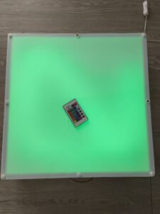 Mesa de luz sensorial 50x50 con mando (hecha a mano)